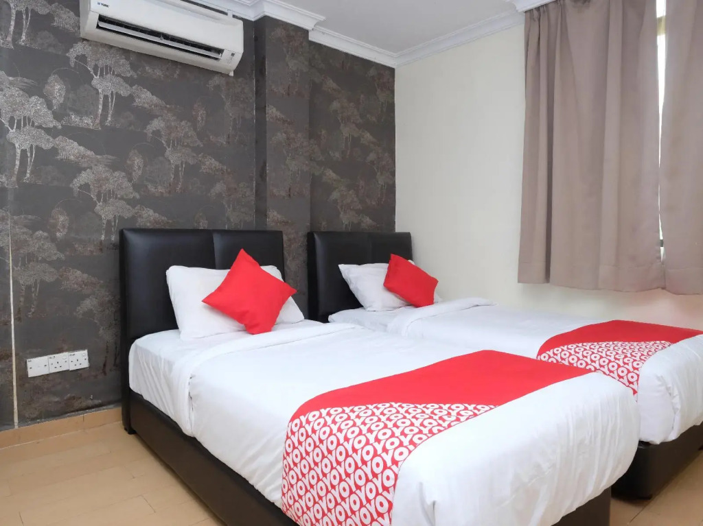 OYO 1031 Aj Suite Hotel