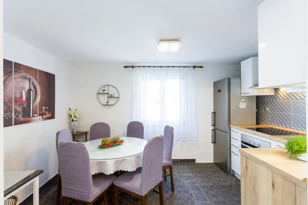 Apartments Lidija - see view with private hot tub and split level apartment with garden