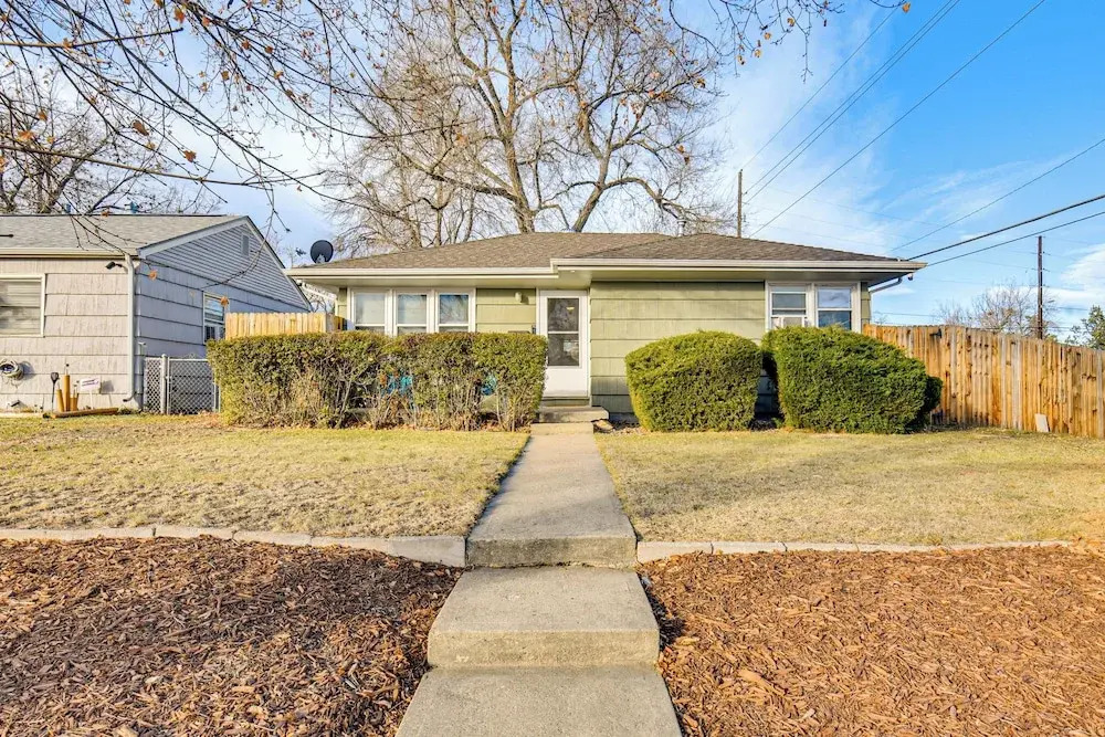 7 Mi to Dtwn Denver: Pet-friendly Home w/ Yard