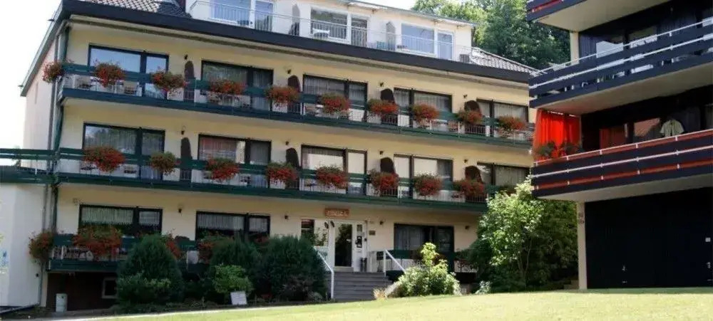 Allee Hotel Leidinger