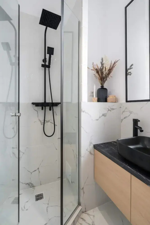 Contemporary Aparthotel 2-BR Flats Near Old Town Quiet & Serene