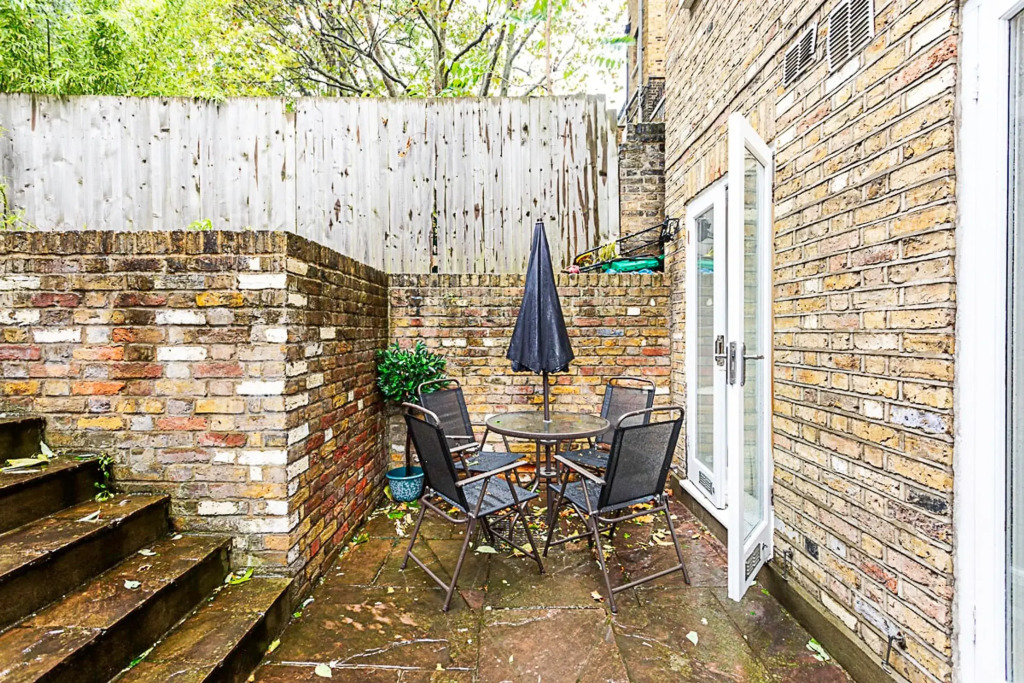 Bright Clapham Apartment
