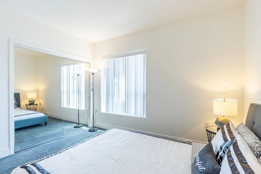 3br Fully Furnished Apartment On Sunset Blvd 3 Bedroom Apts by RedAwning