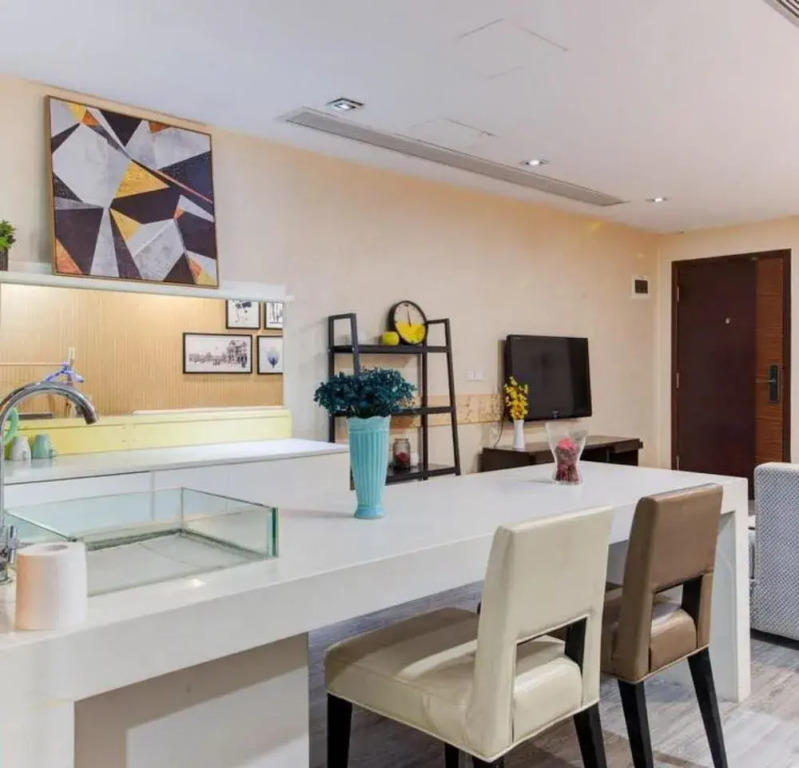 Big Hero Apartment Hotel (Shenzhen Futian Port)