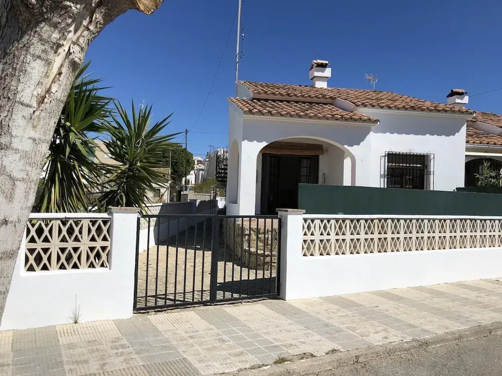 House with 3 Bedrooms in Oliva, with Furnished Terrace - 300 M From the Beach