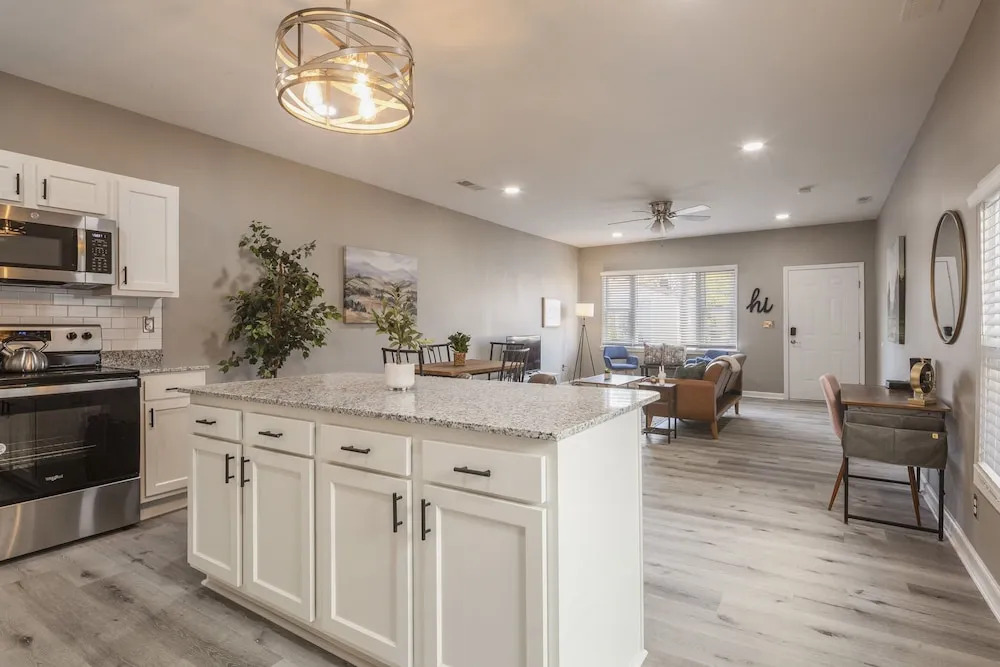 Newly renovated 4BR CozySuites