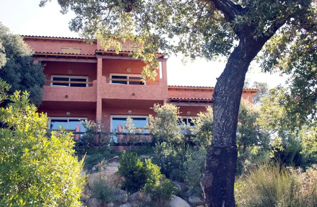 Three-room apartment for 6 people with air conditioning near Porto Vecchio