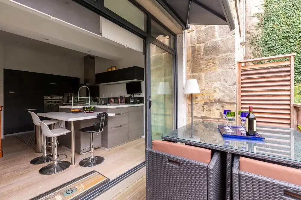 Bright 3BR Apartment With Garden in Gambetta