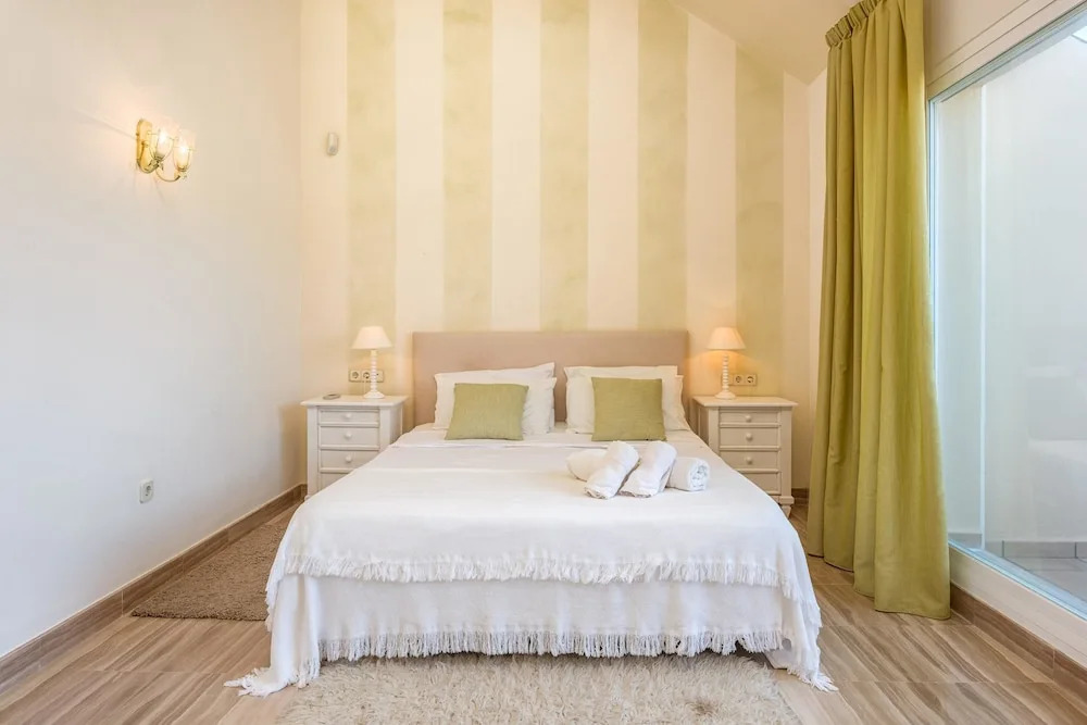 Stunning 4BR Penthouse by Rafleys in 150 m to The Beach in Elviria