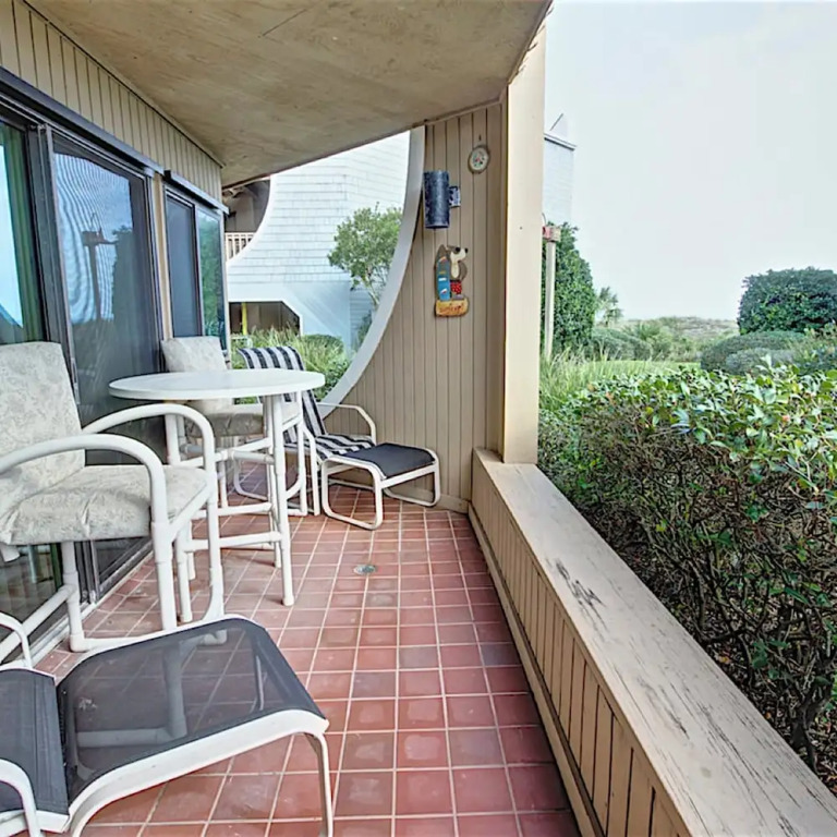 Sun-drenched Beachfront Oasis at Hibiscus Free Tix