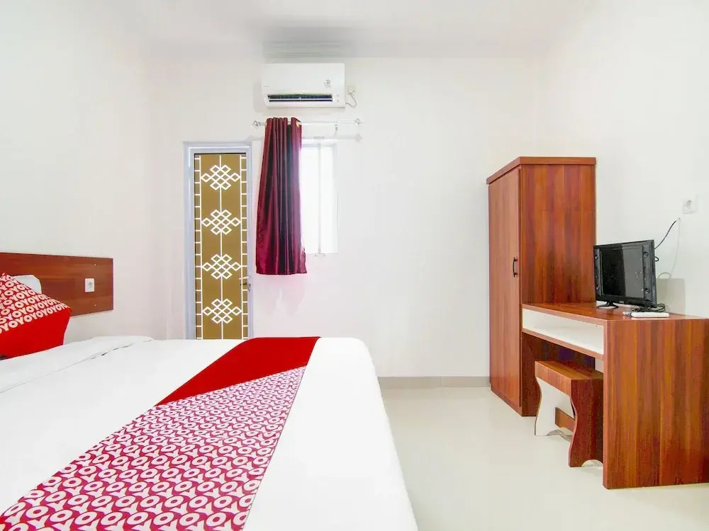 RedDoorz near Terminal Roro Bandar Sri Junjungan