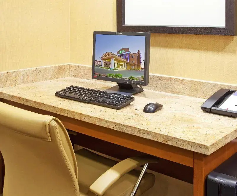 Holiday Inn Express & Suites Salinas