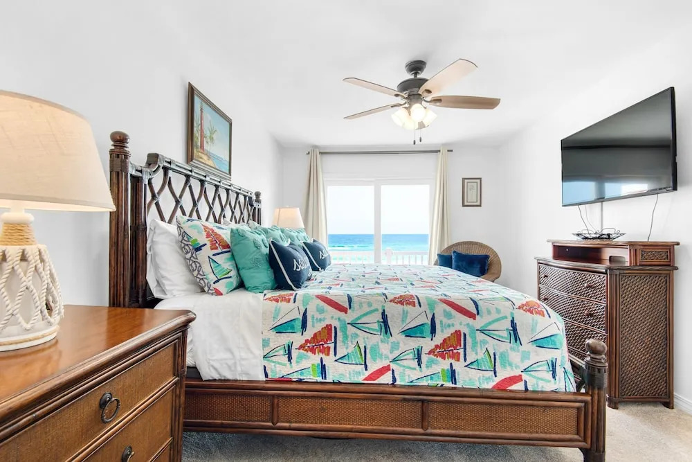 Life's A Beach 3 Bedroom Townhouse by RedAwning