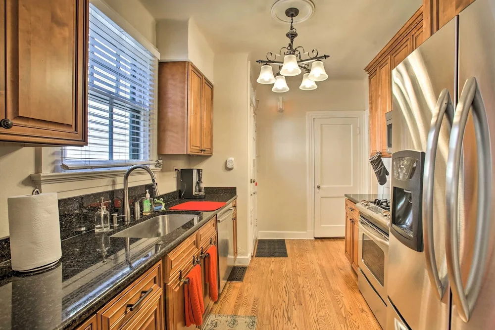 Soul & Style! Duplex Near French Quarter w/ Porch
