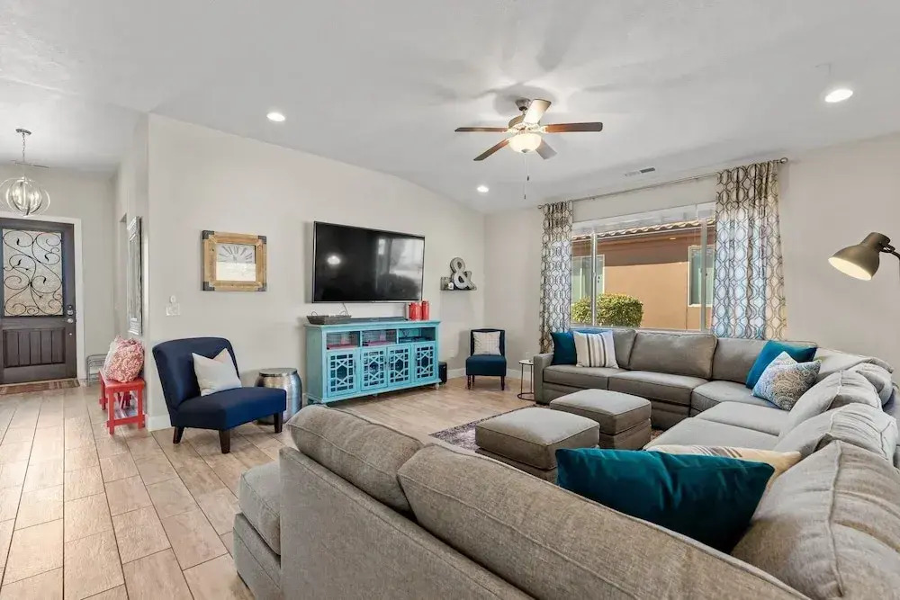2 Units Reunion Property 7 Bedroom Home