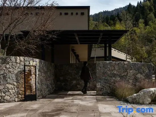 Jiuzhaigou Yangwangxingkong Manor Hotel (Preferred Choice for Overseas Tourists)
