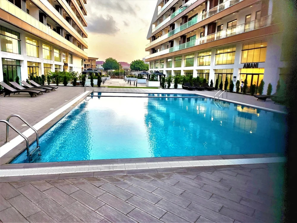 Elegant 2Bed Gem-5star Service-Pools-Gym