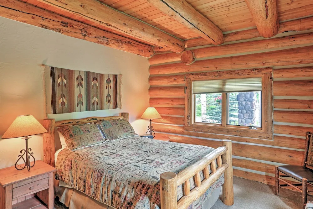 Ski-in/ski-out Telluride Home w/ Deck & Hot Tub!