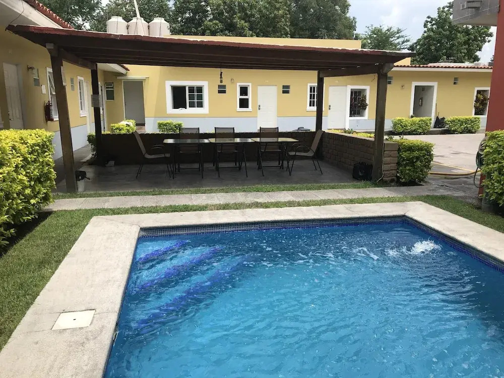 Hotel Montroi City