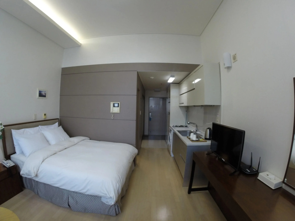 Residence & U