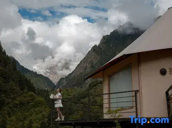 Yubeng Snow Mountain Nuoye Luxury Tent