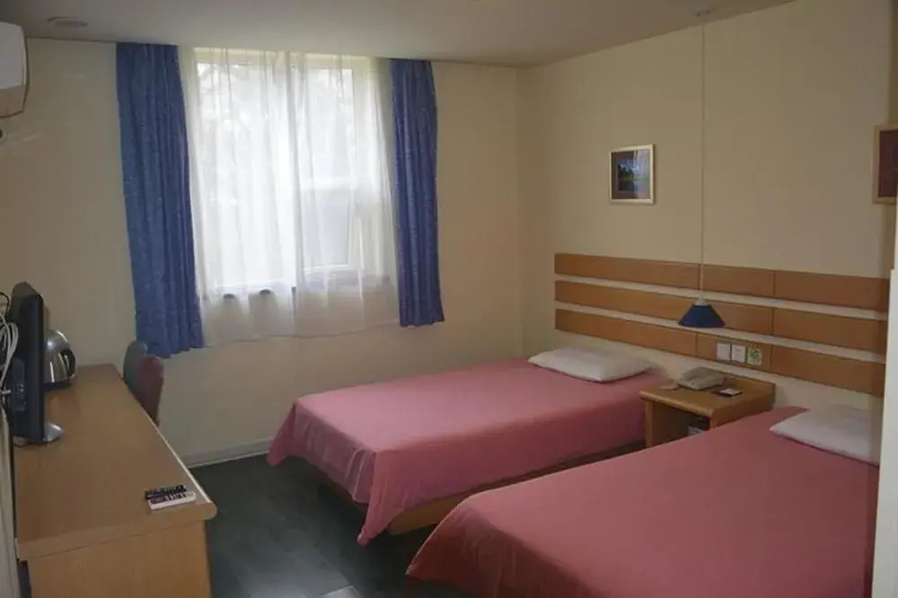 Home Inn Linyi People's Square
