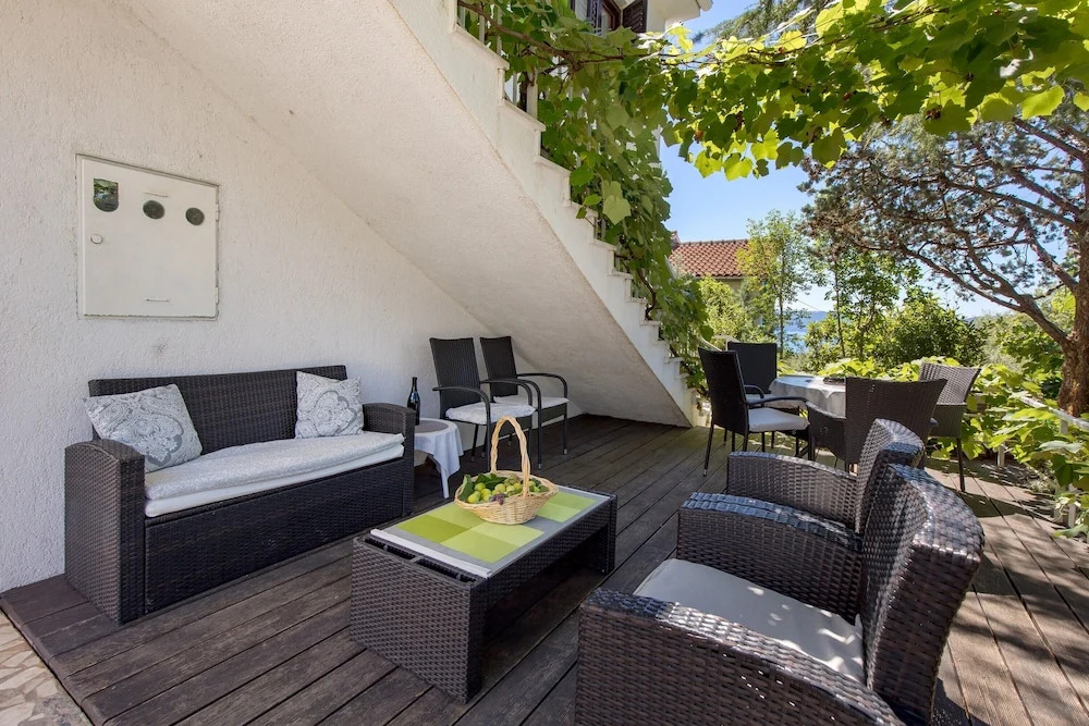 House Rose With Private Pool And Garden