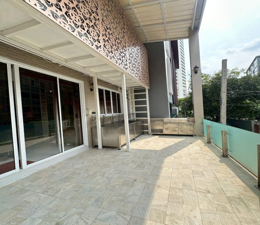 Residence at 49