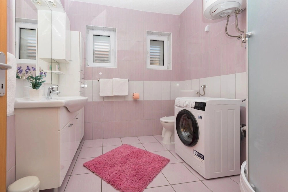 Apartments and Room Goran