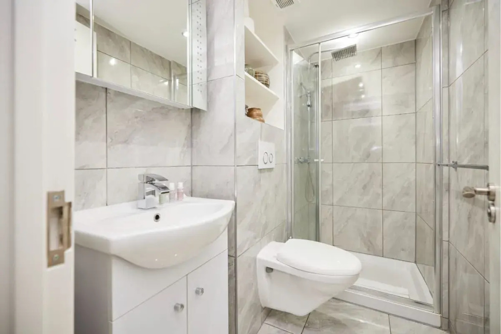 The Fichley Hideaway - Glamorous 2bdr Flat With Patio