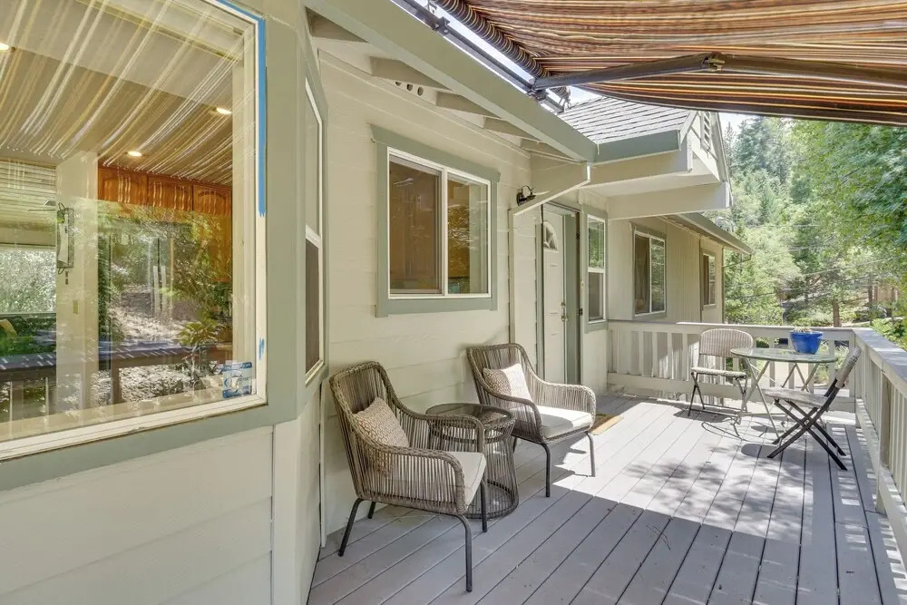 Gateway to Yosemite: Group-friendly Groveland Home