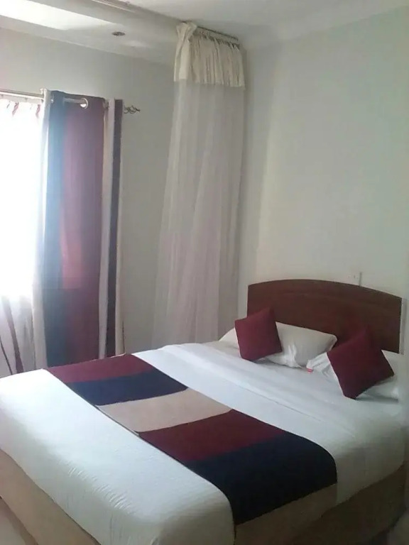 Dlux Hotel