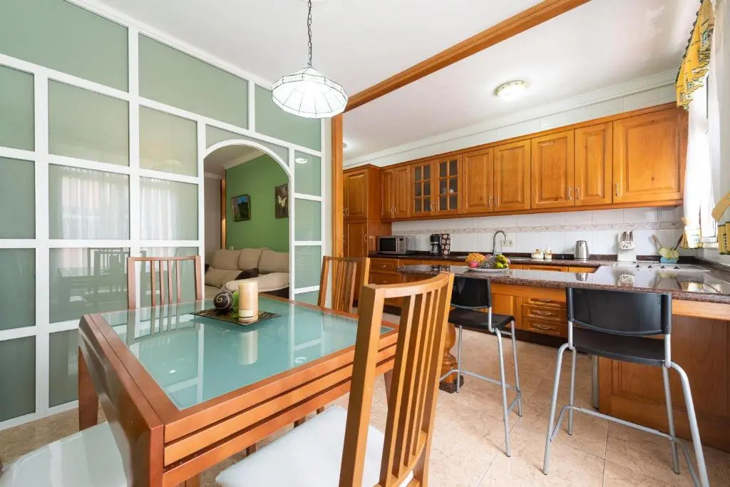 Spacious 3BR 5 min Walk to Las Canteras - Parking