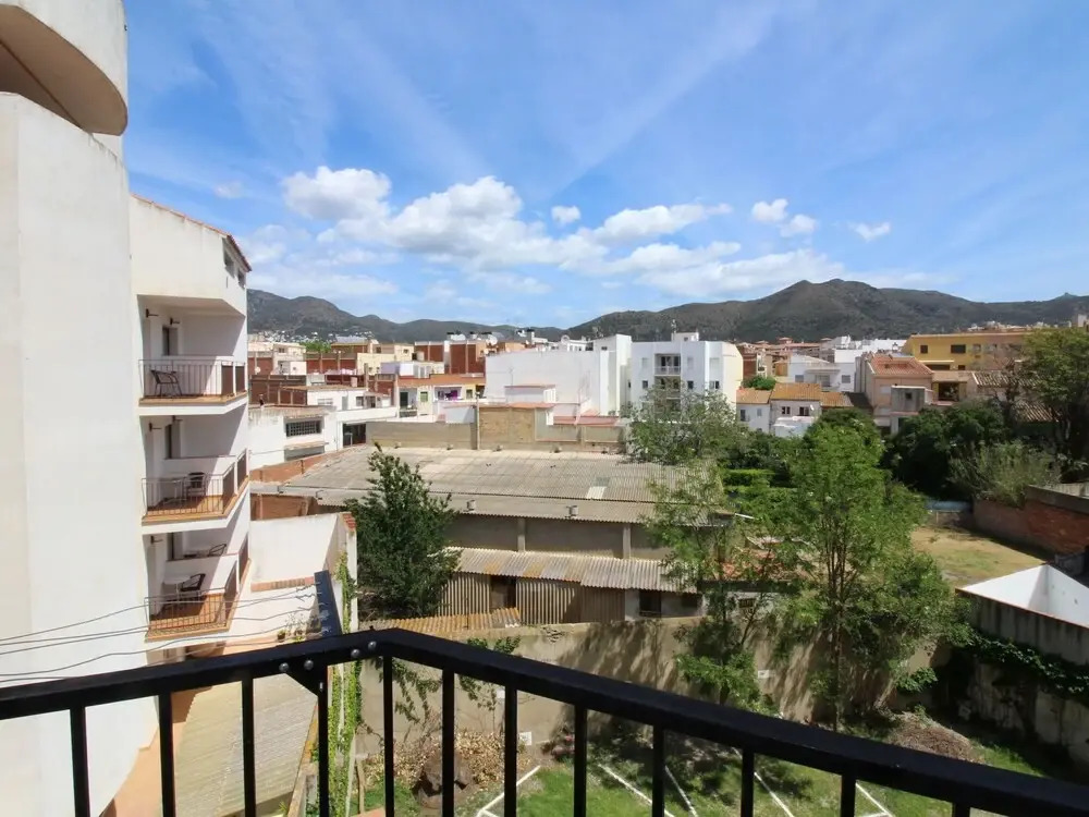 Cozy apartment on the sandy Nova beach in Roses, Spain