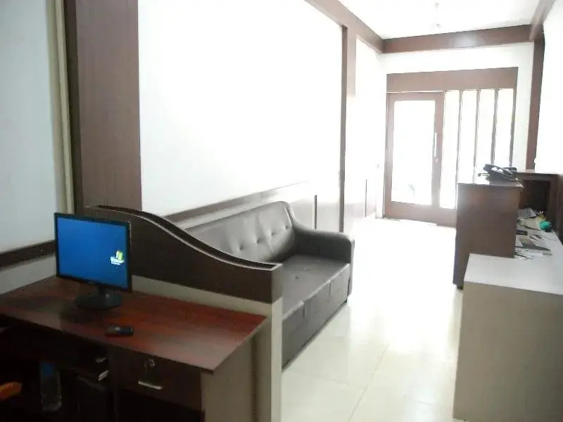 Hotel Pon Amutha