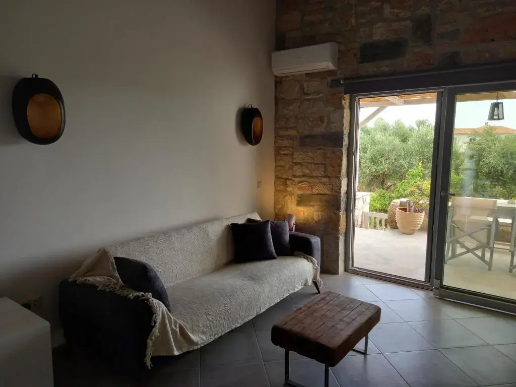 Koroni Stone House, fully equipped studios by the sea