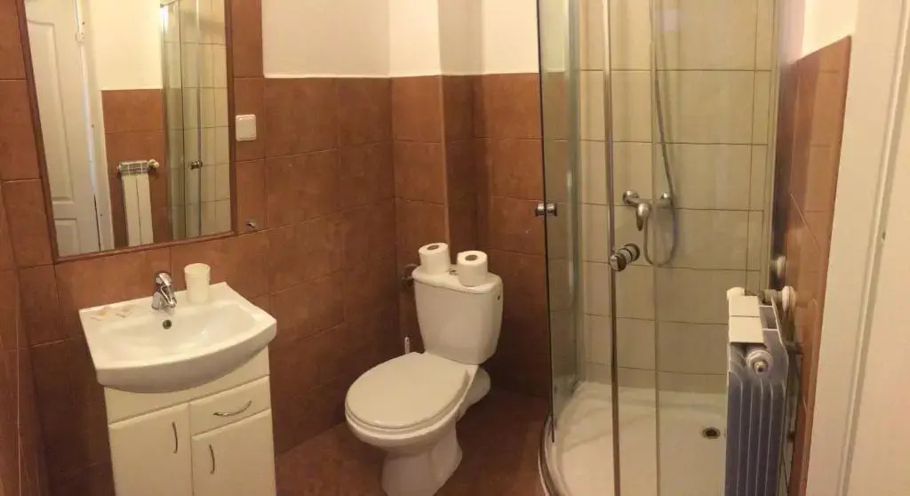 Route 7 Rooms