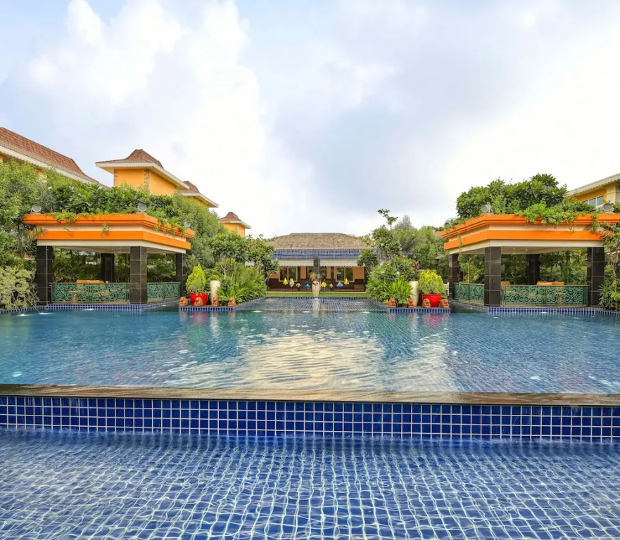 MAYFAIR Lake Resort