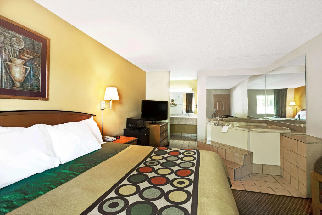 Super 8 By Wyndham Charlotte Downtown Area