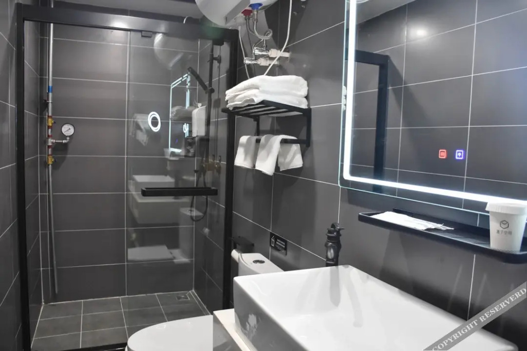 SpaceBox Hotel