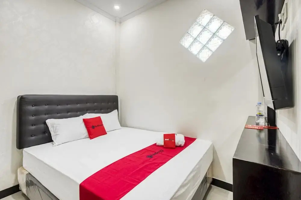 RedDoorz Syariah near Bandara Adisucipto Yogyakarta