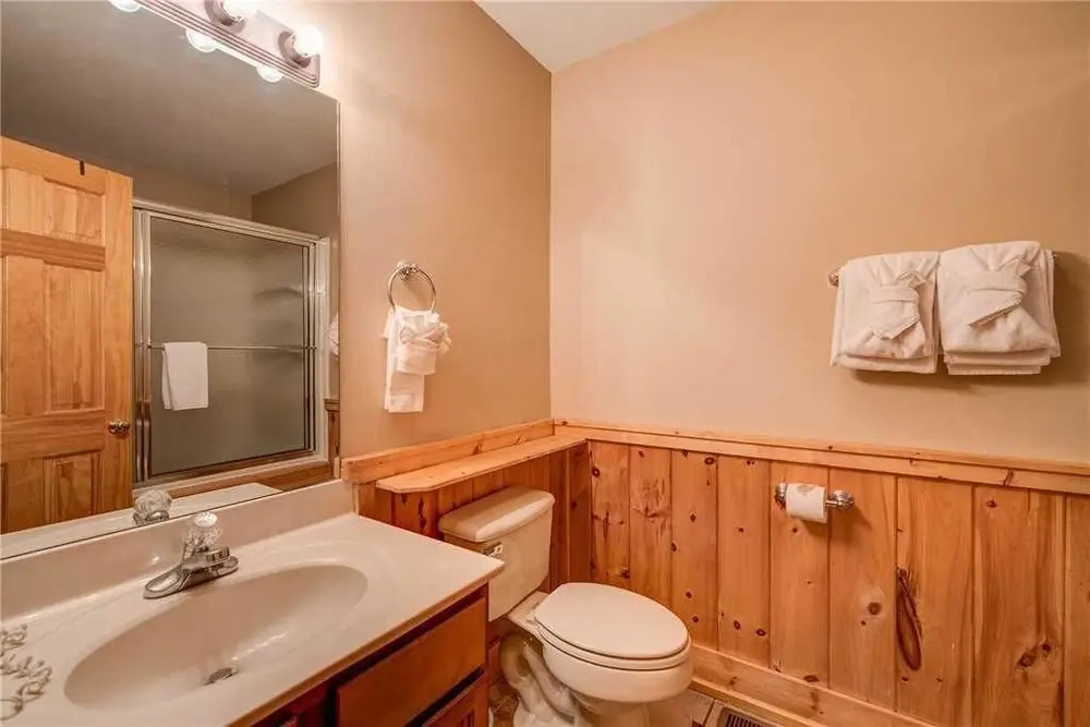 Another Day Inn Bearadise 2 Bedroom Home with Hot Tub
