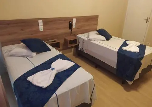 OYO 105 Guaru Plaza Hotel