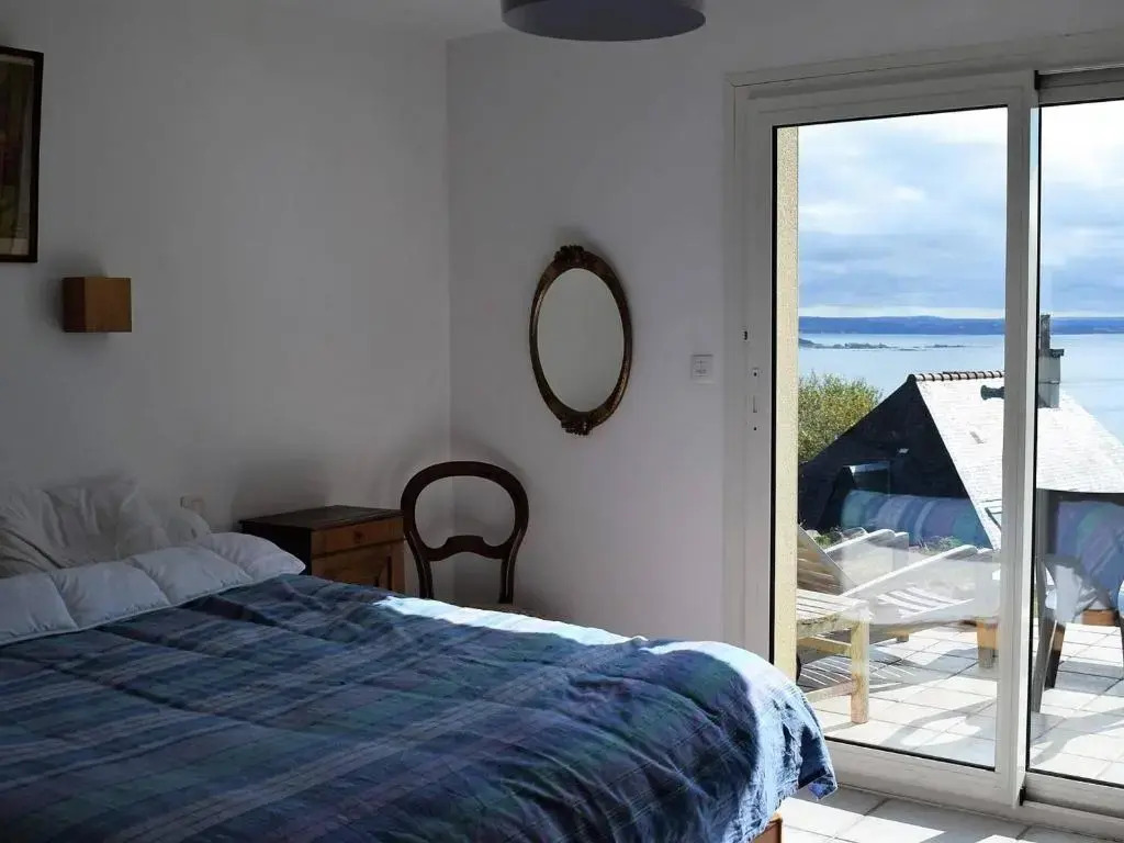 Grande maison à Trébeurden avec WIFI, vue mer, jardin et BBQ, 900m de la plage, 9 pers - FR-1-368-147