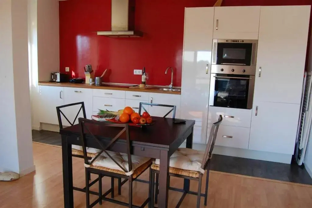One bedroom appartement with shared pool balcony and wifi at Alvor 1 km away from the beach