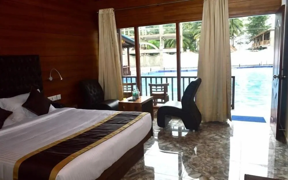 Holiday Inn Beach Resort