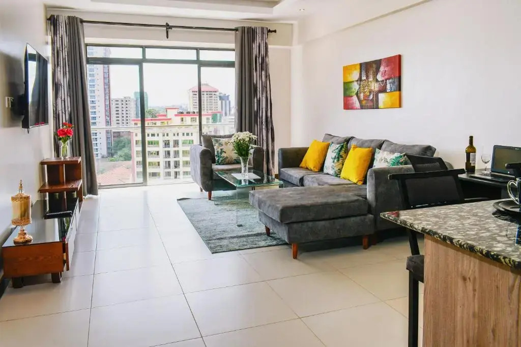 SILVERSTONE APARTMENTS -Modern Living 1 BR NEAR YAYA - GYM&POOL
