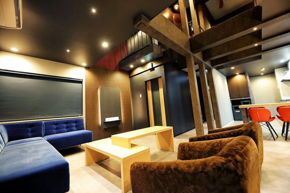 The Beehive Aioi