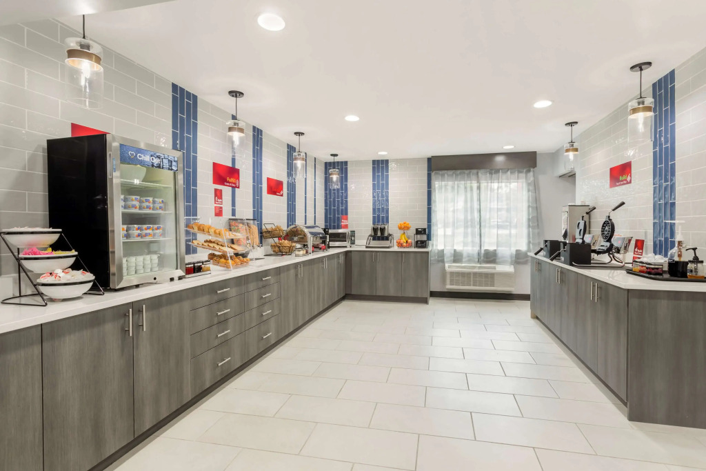 Best Western Plus Cleveland Inn & Suites