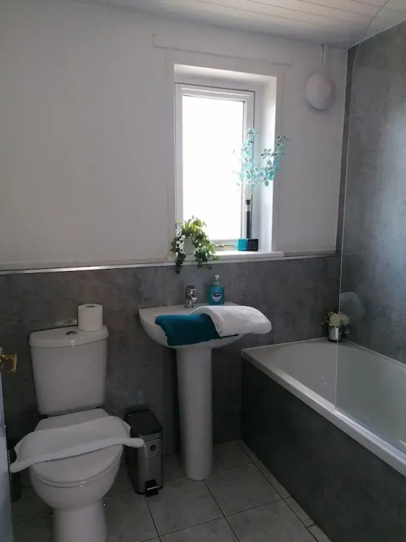 Beautiful Three Bedroom Seaside Retreat